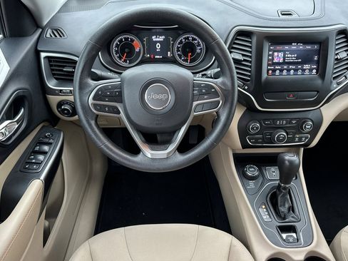 Used 2019 Jeep Cherokee Latitude w/ Popular Appearance Group image 14