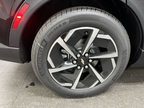 New 2026 Chevrolet Equinox EV LT image 32