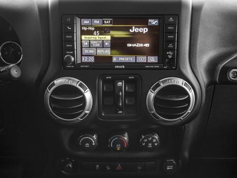 Used 2016 Jeep Wrangler Unlimited Rubicon w/ Connectivity Group AWD/4WD image 7