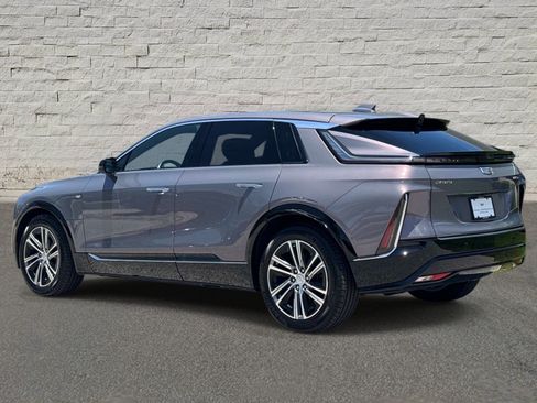 Used 2026 Cadillac Lyriq Luxury AWD/4WD image 3