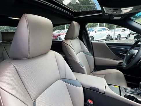 New 2025 Lexus ES 350 w/ Premium Package image 32