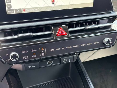 New 2026 Kia Niro EX FWD image 22