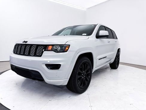 Used 2018 Jeep Grand Cherokee Altitude image 15