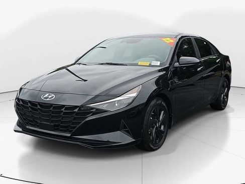 Used 2022 Hyundai Elantra SEL w/ Convenience Package FWD image 9