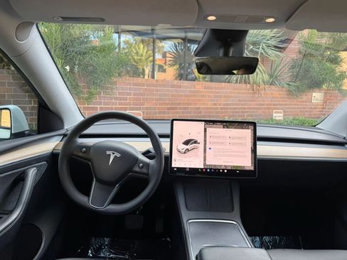 Used 2023 Tesla Model Y AWD image 33
