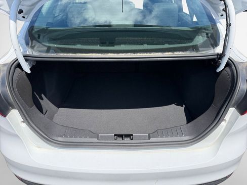 Used 2018 Ford Focus SE w/ Cold Weather Package FWD image 23