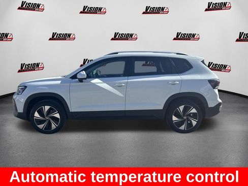 Used 2026 Volkswagen Taos SE AWD/4WD image 8