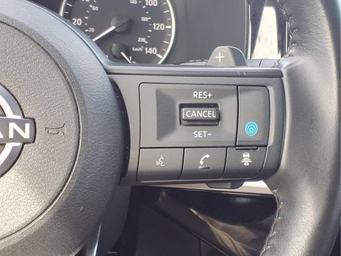 Used 2025 Nissan Pathfinder SV FWD image 17