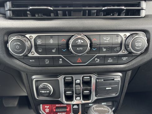 New 2026 Jeep Gladiator Sport AWD/4WD image 15