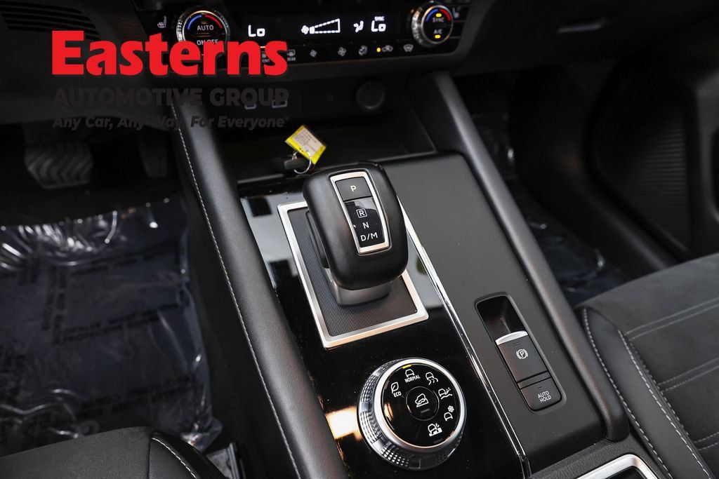 Used 2024 Mitsubishi Outlander SE AWD/4WD image 13
