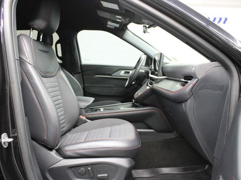 Used 2025 Ford Explorer ST-Line w/ ST-Line Street Pack AWD/4WD image 38