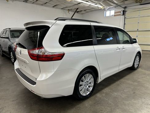 Used 2015 Toyota Sienna XLE AWD/4WD image 3
