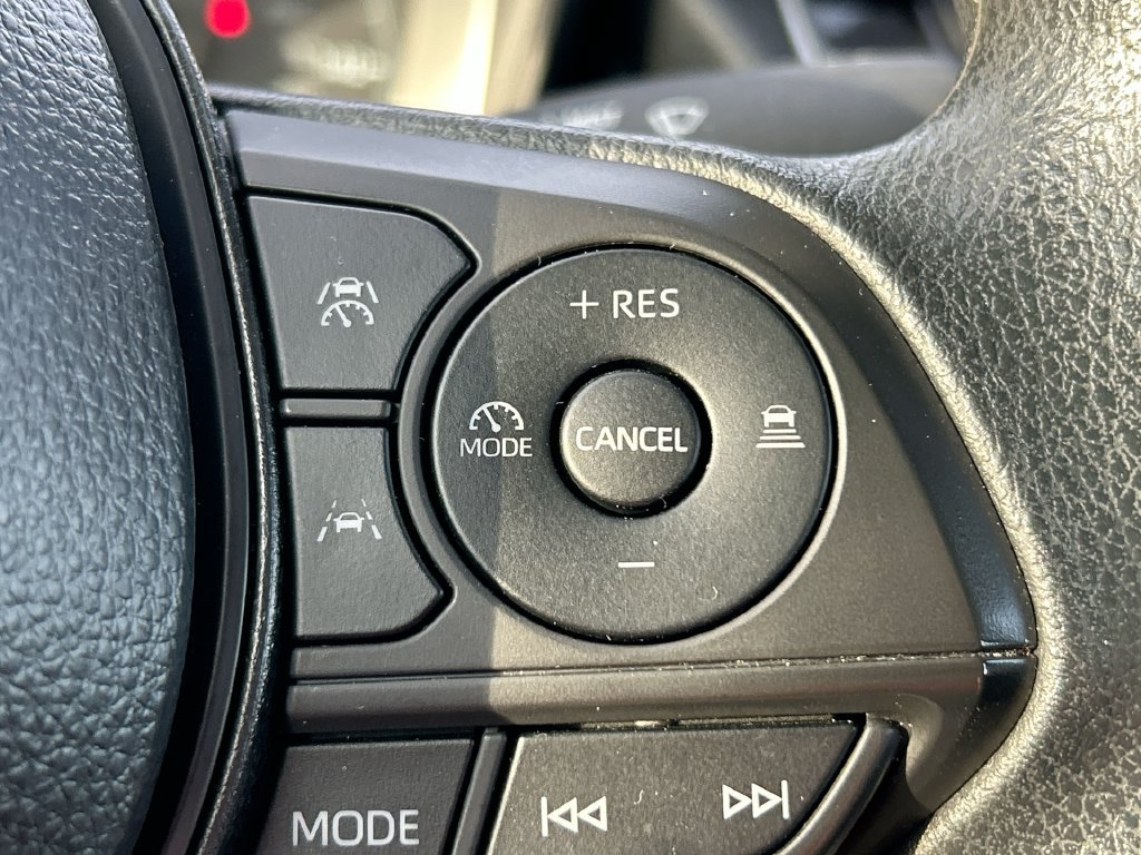 Used 2025 Toyota Corolla LE FWD image 17