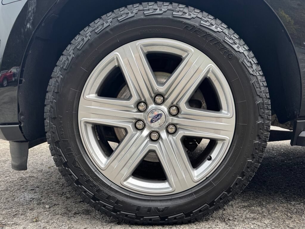 Used 2018 Ford Expedition Max XLT w/ Equipment Group 202A AWD/4WD image 10