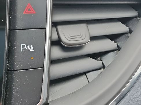 Used 2019 Buick Enclave Essence AWD/4WD image 27