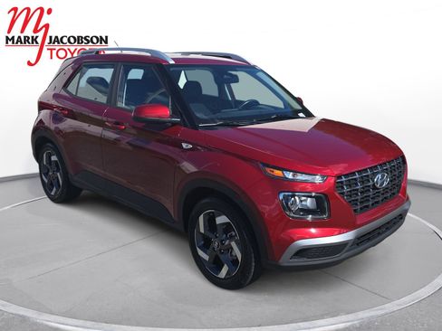 Used 2024 Hyundai Venue SEL image 5