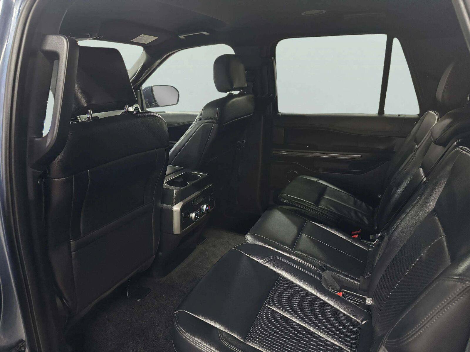 Used 2020 Ford Expedition Max XLT w/ Equipment Group 202A AWD/4WD image 16