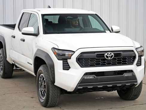 Used 2024 Toyota Tacoma TRD Off-Road image 52