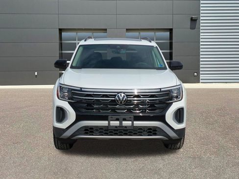 New 2026 Volkswagen Atlas Peak Edition image 2