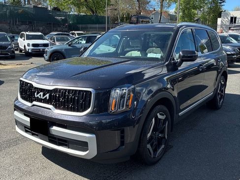 Used 2025 Kia Telluride EX w/ EX Captain's Chair Package AWD/4WD image 3
