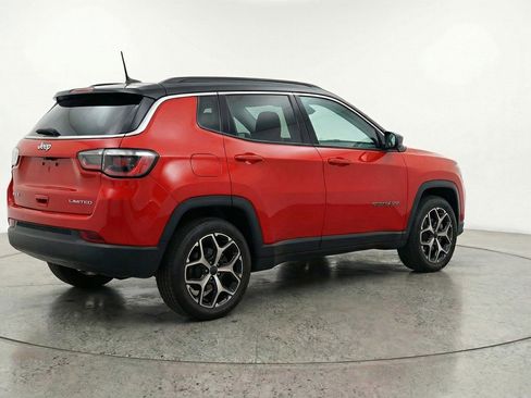Used 2025 Jeep Compass Limited image 9