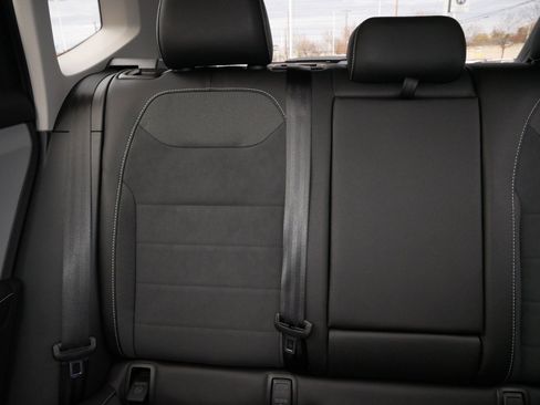 Certified 2024 Volkswagen Taos SE w/ Panoramic Sunroof Package image 12