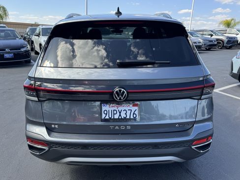 Used 2025 Volkswagen Taos SE AWD/4WD image 8