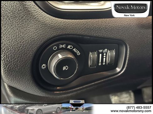 Used 2021 Jeep Renegade Limited image 17