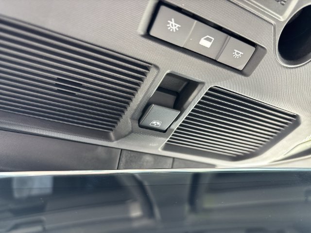 Certified 2026 GMC Hummer EV SUV AWD/4WD image 35
