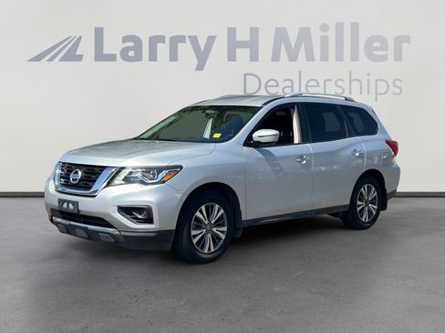 Used 2017 Nissan Pathfinder S FWD image 1