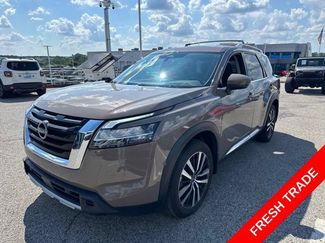 Used 2024 Nissan Pathfinder Platinum w/ Cargo Package AWD/4WD video 1