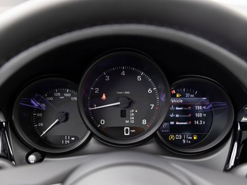 New 2025 Porsche Macan image 14