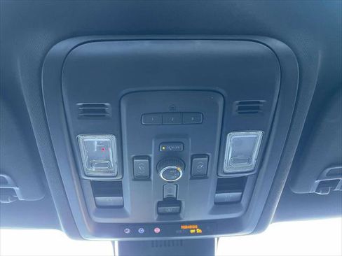 Used 2023 Chevrolet Suburban Premier w/ Advanced Technology Package image 30