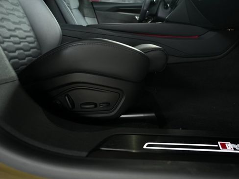 Used 2024 Audi RS e-tron GT image 32