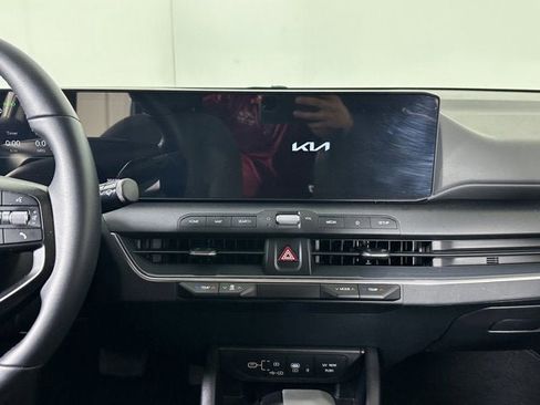 Used 2025 Kia K4 EX image 12