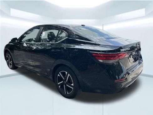 Used 2025 Nissan Sentra SV FWD image 8