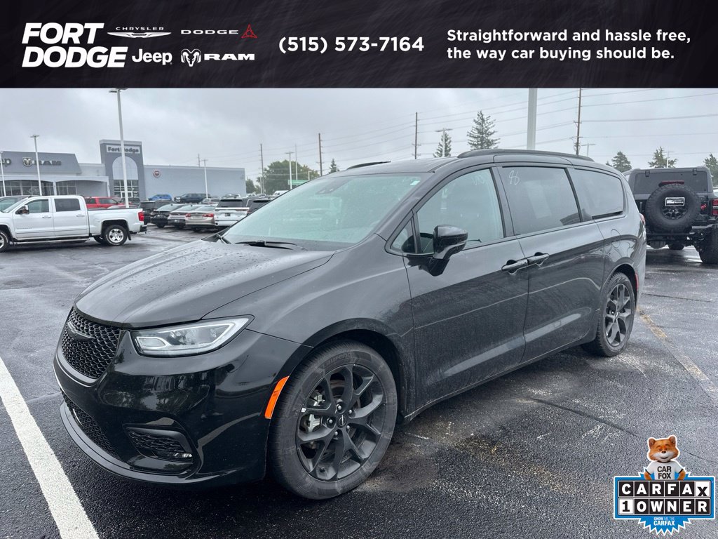Used 2025 Chrysler Pacifica Limited FWD image 1