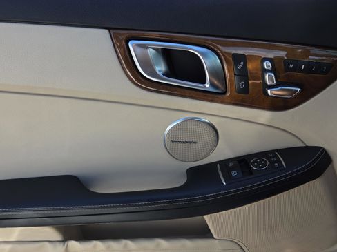 Used 2020 Mercedes-Benz SLC 300 SLC 300 image 35