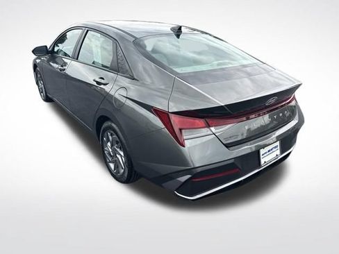 Used 2024 Hyundai Elantra SEL FWD image 3