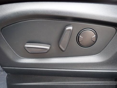 Used 2022 Ford Explorer XLT w/ Equipment Group 202A image 13