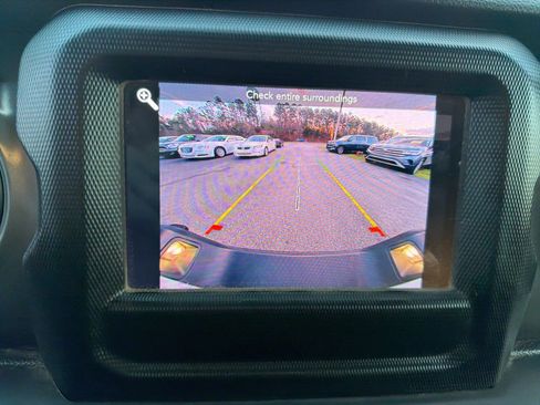 Used 2023 Jeep Gladiator Sport image 15