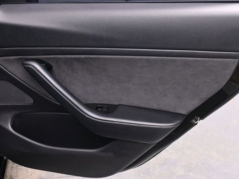 Used 2018 Tesla Model 3 Long Range image 16