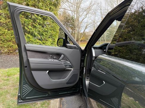 New 2025 Land Rover Range Rover SE image 5