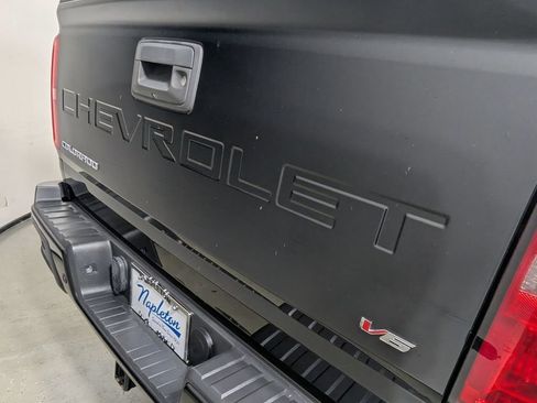 Used 2021 Chevrolet Colorado Z71 w/ Z71 Midnight Edition AWD/4WD image 11