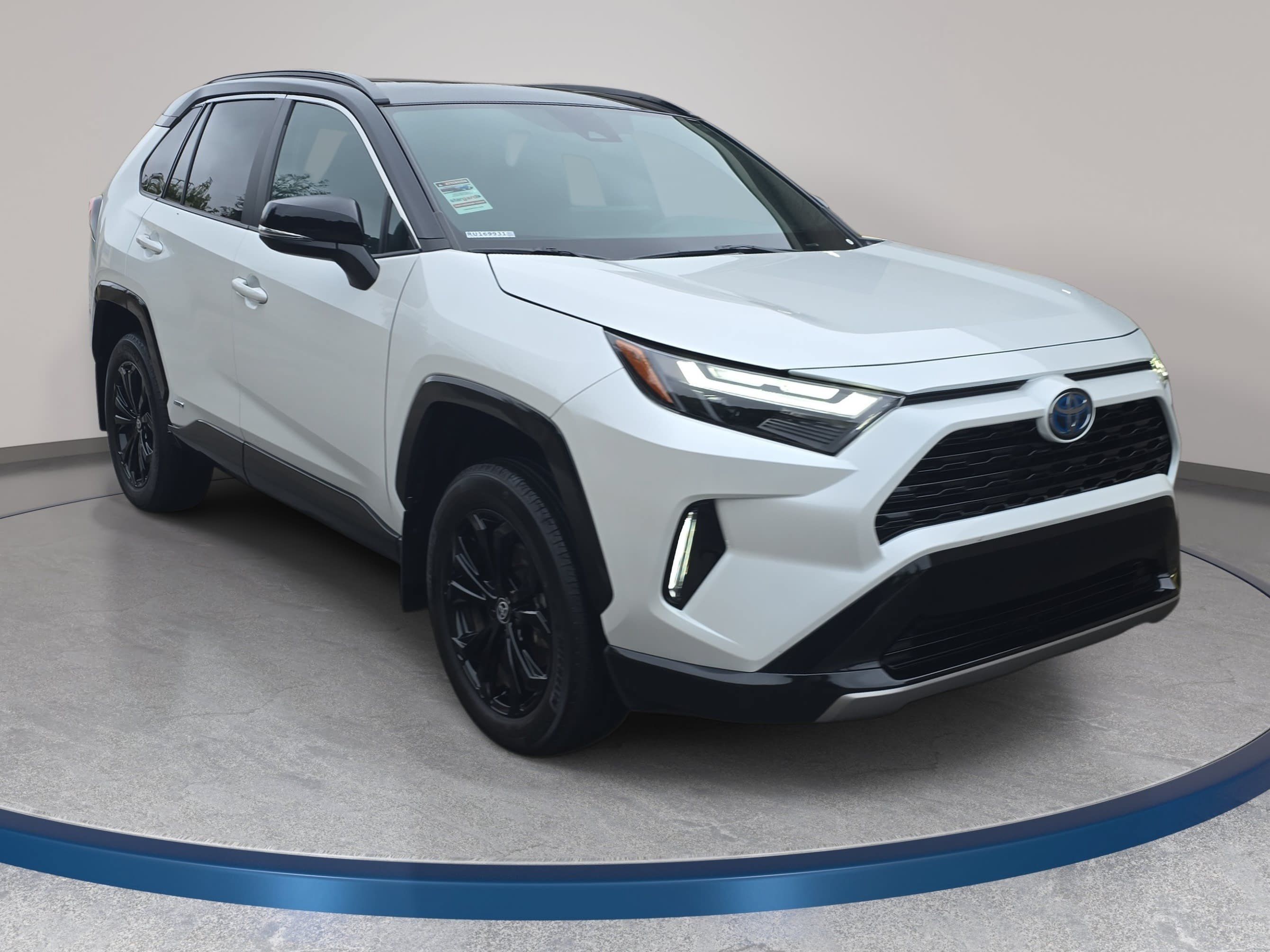 Used 2024 Toyota RAV4 XSE AWD/4WD image 3