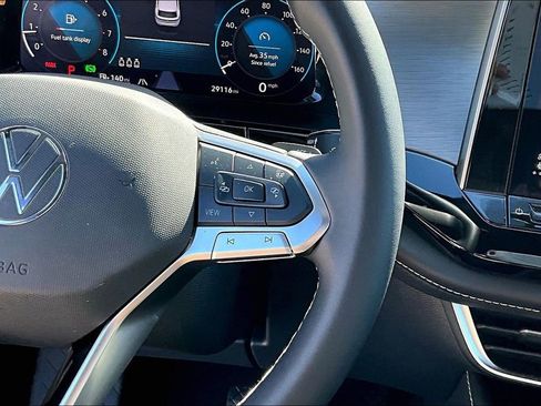 Certified 2024 Volkswagen Atlas Cross Sport SE w/ Panoramic Sunroof Package image 25