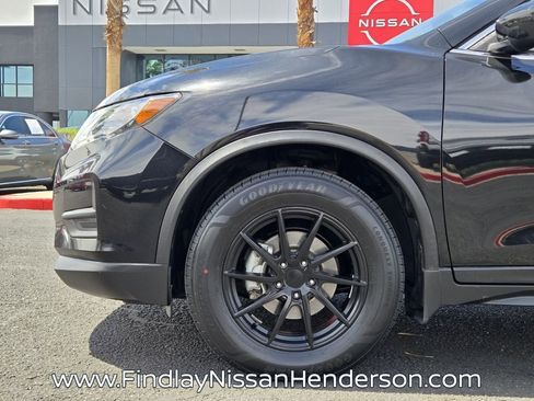 Used 2017 Nissan Rogue S AWD/4WD image 9
