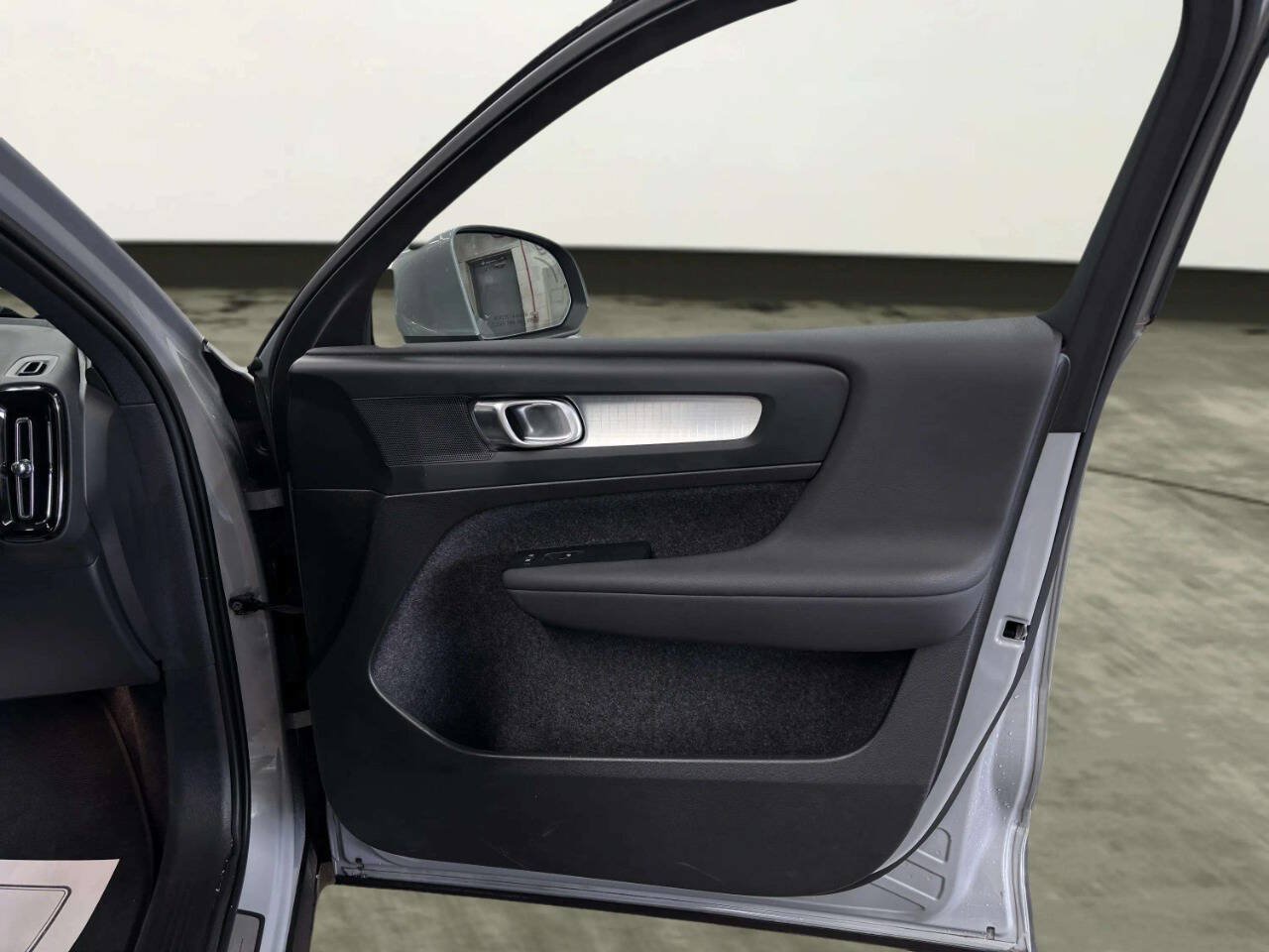 Used 2024 Volvo XC40 B5 Core AWD/4WD image 20