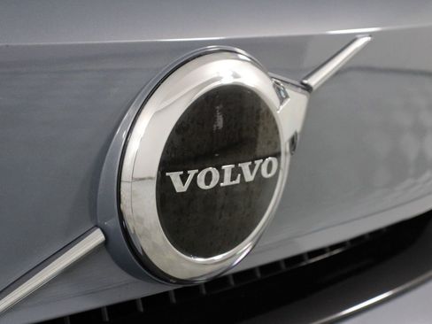 Certified 2023 Volvo XC40 Recharge Core image 24