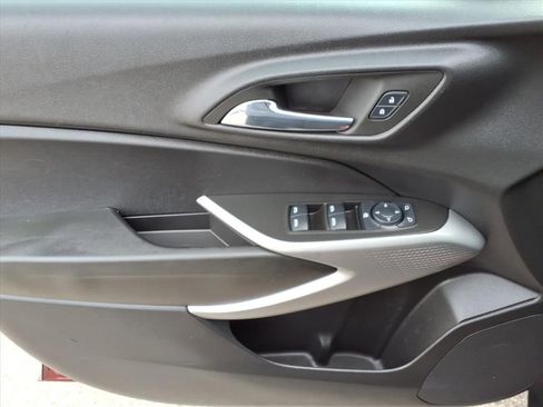 Used 2024 Chevrolet Trax RS w/ Sunroof Package image 17